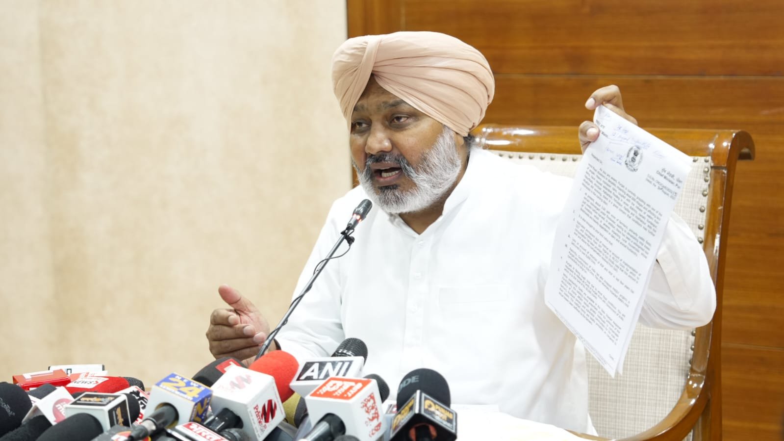 वित्त मंत्री द्वारा केंद्र से पंजाब के बकाया 60,000 करोड़ रुपये तुरंत जारी करने की मांग